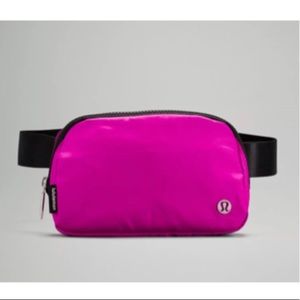 NWT Lululemon Everywhere Belt Bag Purple Highlight